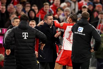 El Bayern Munich volvió a ganar en la  Bundesliga ante el Unión Berlín gracias a un gol de Raphael Guerreiro. Pero la imagene del partido la protagonizaron Nenad Bjelica y Leroy Sané. Cuando el conómetro marcaba 74 minutos, el entrenador del Union Berlin Nenad Bjelica, no le quiso alcanzar el balón a Leroy Sané para que este sacara rápido de banda. Este gesto molestó mucho al jugador del Bayern que propinó algunos improperios Nenad. Tras ello el entrenador le dio un manotazo al '10' del Bayern. Tuvieron que intervenir asistentes de ambos conjuntos para frenarlos.