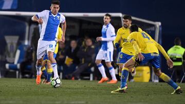 Gabriel Pires controla un bal&oacute;n durante un partido de Liga Santander entre el Legan&eacute;s y Las Palmas.