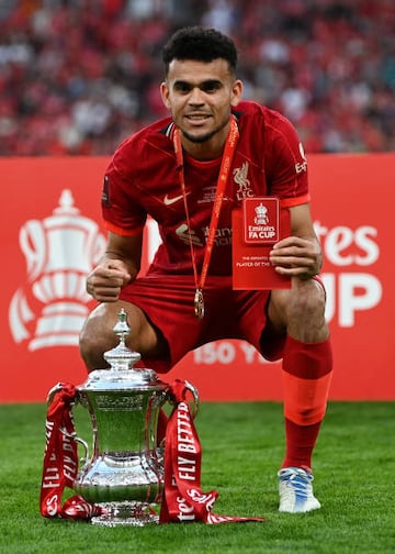 Luis Díaz salió campeón de la FA Cup con Liverpool que venció 6-5 al Chelsea en los lanzamientos desde el punto penal.