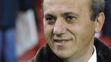 Del Nido pide a los aficionados "que sean exigentes pero con los pies en suelo"