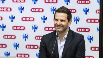 El presidente deportivo de Rayados es bien conocido por su época como futbolista del América. Después de dejar las canchas, se incorporó al equipo de Televisa Deportes, en donde figuró con comentarios en partidos de fútbol.
