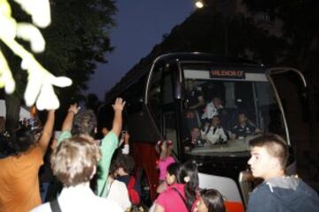 La llegada del Valencia a Madrid, en imágenes