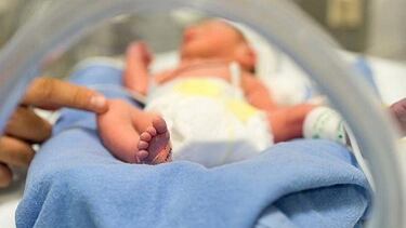 Bebe de 5 meses de edad tiene el ADN de tres padres