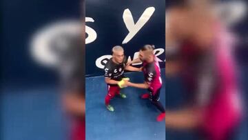 Brian Fernández se enganchó con aficionados de Rayados