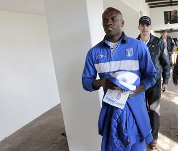 David Suazo, delantero estrella de la selección hondureña, ya estaba recuperado de sus dolencias físicas y se apuntaba a la titularidad ante España. El delantero no había jugado un solo minuto ante Chile, y se sentía motivado para enfrentarse a La Roja. ‘La Pantera’ se había ejercitado a un alto nivel, pero tanto el doctor Óscar Benítez como el seleccionador, Reinaldo Rueda, querían ir despacio con el delantero: “Ha entrenado completamente normal, pero hay que esperar a ver qué pasa”. De su recuperación partía la posible táctica de la selección centroamericana: Rueda podría alinear a dos delanteros (Pavón y el propio Suazo) o alinear un trivote en el centro del campo con un único punta…