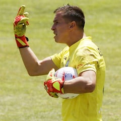 Antofagasta asegura a González ante interés de la UC