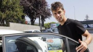 Caio, en Madrid, tras pasar reconocimiento m&eacute;dico en Fremap para el Atl&eacute;tico.
 