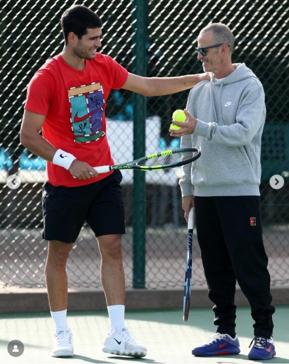 El tenista español Carlos Alcaraz entrena junto a Samuel López en el Club de Campo de Murcia