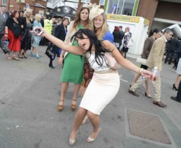 Aficionadas en el segundo día del Grand National.