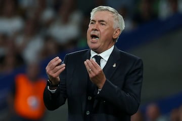 In charge | Real Madrid manager Carlo Ancelotti shares instructions with his team.