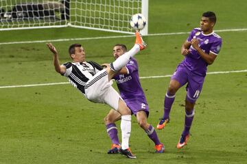La Juventus igualó la final con un remate semiacrobático de Mario Mandzukic. El croata controló el balón con el pecho antes de sacarse un tiro parabólico que superó a Keylor Navas. Parecía que el partido viraba de rumbo, pero nada más lejos de la realidad...