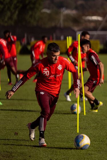 Presidente del Inter habla por primera vez sobre Aránguiz y la U: no deja dudas