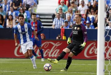 Ter Stegen, solid with his feet.