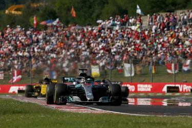 Vettel survives Bottas collision as Hamilton extends championship lead