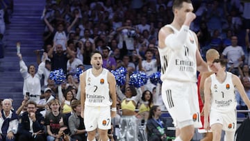 Campazzo, Hezonja y Kramer celebran una acción en un partido de la Euroliga en el Movistar Arena.