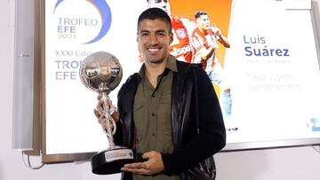 Luis Su&aacute;rez, del Atl&eacute;tico, ha recibido el Trofeo EFE al mejor jugador iberoamericano de la Liga y recuerda con cari&ntilde;o las escenas vividas en Valladolid: &quot;Hasta el d&iacute;a de hoy me emociona&quot;