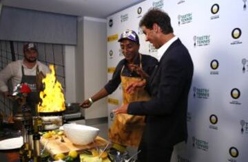  El tenista Español Rafael Nadal y el chef Marcus Samuelsson participan en el evento "Taste Of Tennis" en Nueva York (EE.UU.)