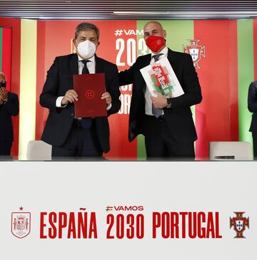 Fernando Gomes y Luis Rubiales, presidentes de la federaci¨®n portuguesa y espa?ola de f¨²tbol.