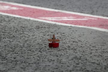 Los barcos de papel amenizan la lluvia en Suzuka