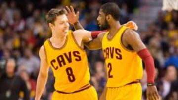 Matthew Dellavedova y Kyrie Irving.