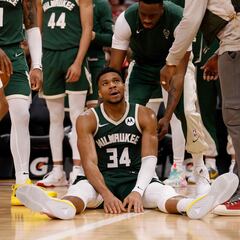 Antetokounmpo espolea con dureza a su equipo tras caer derrotado