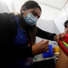 Calendario de Vacunación COVID, 30 de mayo: ¿quién recibe la tercera y cuarta dosis de refuerzo?