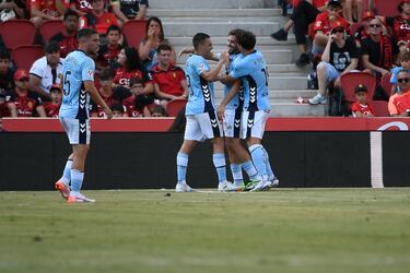 El carrilero celeste sabe interpretar las jugadas en ataque de forma magistral. Su desmarque a la espalda de Mojica y su definición ante la salida de Leo Román demuestran que sabe hacer lo que le pide Giráldez. 