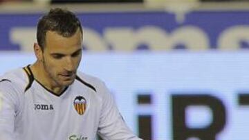 Roberto Soldado es duda para el inicio de la Liga a causa de una microrrotura fibrilar.