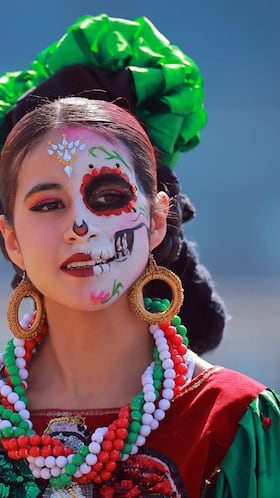 Formula One F1 - Mexico Grand Prix - Autodromo Hermanos Rodriguez, Mexico City, Mexico - October 25, 2025 A person wearing a traditional Day of the Dead costume ahead of practice REUTERS/Eloisa Sanchez