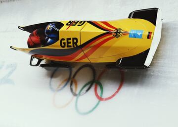 También repite doblete. Tal y como hizo en PyeongChang, Francesco Friedrich se marcha de Pekín con los dos oros en el doble masculino y bobsleigh a cuatro. El primero de la historia que da continuidad a la doble gesta. Es el piloto más laureado de todos los tiempos, pero, a sus 31 años, sigue siendo insaciable. “Doy el máximo en cada carrera. Al principio, los récords no me interesaban, pero ahora que estamos mejorando, claro que los miras”, dice. Va camino de tenerlos todos. 