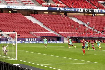 Lanzamiento de penalti de Saúl.