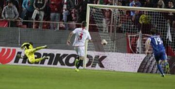 Sevilla-Slovan Liberec. Pavelka marca el 1-1.