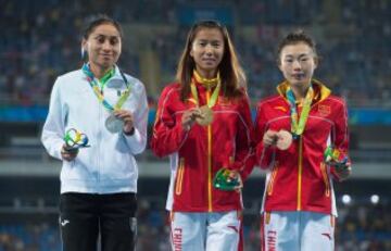 Lupita González ya luce su medalla de plata en el cuello