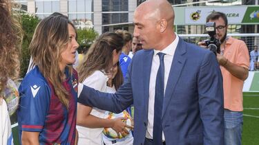 Rubiales se olvidó del fútbol femenino