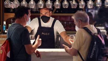 Europa: dos personas vacunadas pueden estar sin mascarilla en espacios cerrados