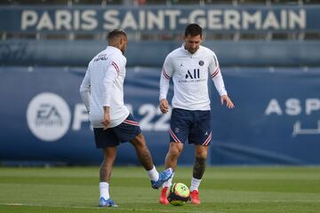 Neymar junto a Messi. 