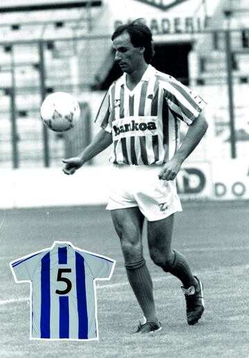 El jugador que m¨¢s veces ha vestido la camiseta de la Real Sociedad. Toda una leyenda que se qued¨® a las puertas de los 600 partidos como txuri-urdin. Central alto y expeditivo, internacional absoluto y mundialista, jug¨® siempre en la Real, y junto a Gajate formaba la temible defensa de la d¨¦cada prodigiosa de la Real.