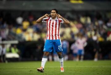 Tras una mala temporada, El 'Gullit' tendría un pie fuera del Rebaño para la próxima temporada. Cruz Azul y Santos son los posibles destinos del centrocampista.