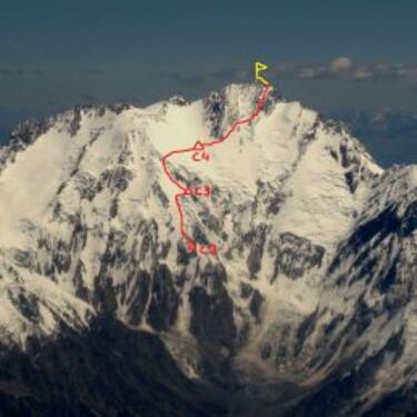 Alex Txikon hace historia y corona el Nanga en invierno