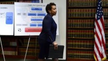 LA FISCAL Y EL JUEZ. Loretta Lynch, fiscal general de Estados Unidos, estar&aacute; acompa&ntilde;ada por el juez Raymond Dearie en el caso.