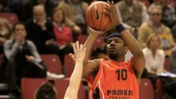 <b>AVANZA.</b> El Pamesa Valencia desmontó al Panionios y ya está en octavos de la ULEB.