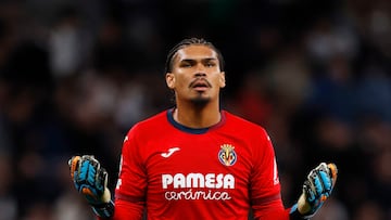 Soccer Football - UEFA Champions League - Tottenham Hotspur v Villarreal - Tottenham Hotspur Stadium, London, Britain - September 16, 2025 Villarreal's Luiz Junior reacts Action Images via Reuters/Andrew Couldridge