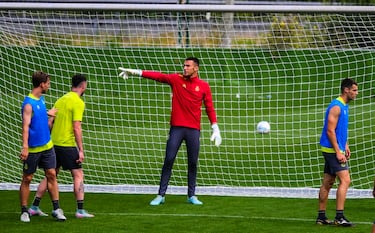 Higuera pide tranquilidad y anuncia que el Racing hará 5 o 6 fichajes