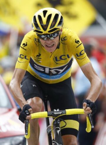 Chris Froome esprinta hacia la meta La Toussuire.