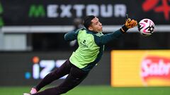 Malagón se luce con atajada en el México vs Canadá