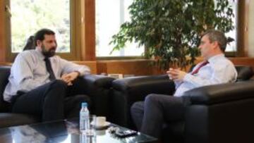 REUNIDOS. Alfonso Reyes (ABP) y Miguel Cardenal en una reunión.