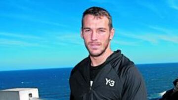 <b>A LA ESPERA. </b>Xisco est¨¢ plenamente adaptado a su nueva vida en Santander y ya s¨®lo le falta sentirse importante en el Racing para estar totalmente feliz.