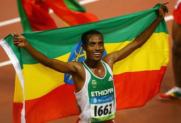 5000 metros en 12:57,82 minutos