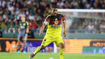 Jonathan Dos Santos en un partido con América.