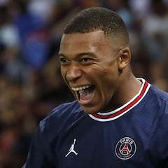 Real Madrid transfer blow as Mbappe tells PSG: "I'm staying"
